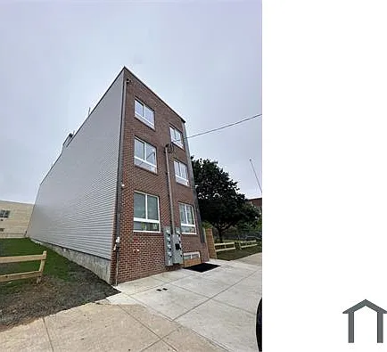 3 bed, $2,100 — Photo 4