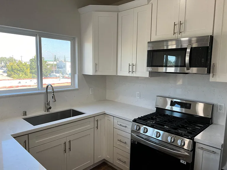 1913 Cabrillo Ave #C — Photo 6