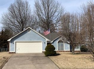 2008 Cardinal Dr, Springdale, AR 72764