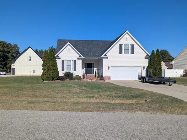 121 Pinecroft Drive, Dunn, NC 28334