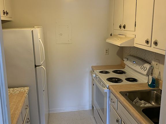 3rd image of 612 Madison St APT 25