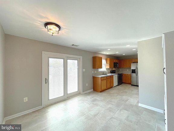 4th image of 813 Yardley Dr