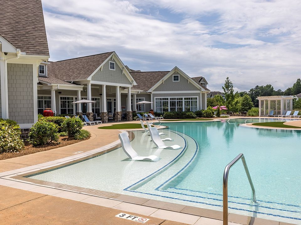 Lakeside Village Apartments