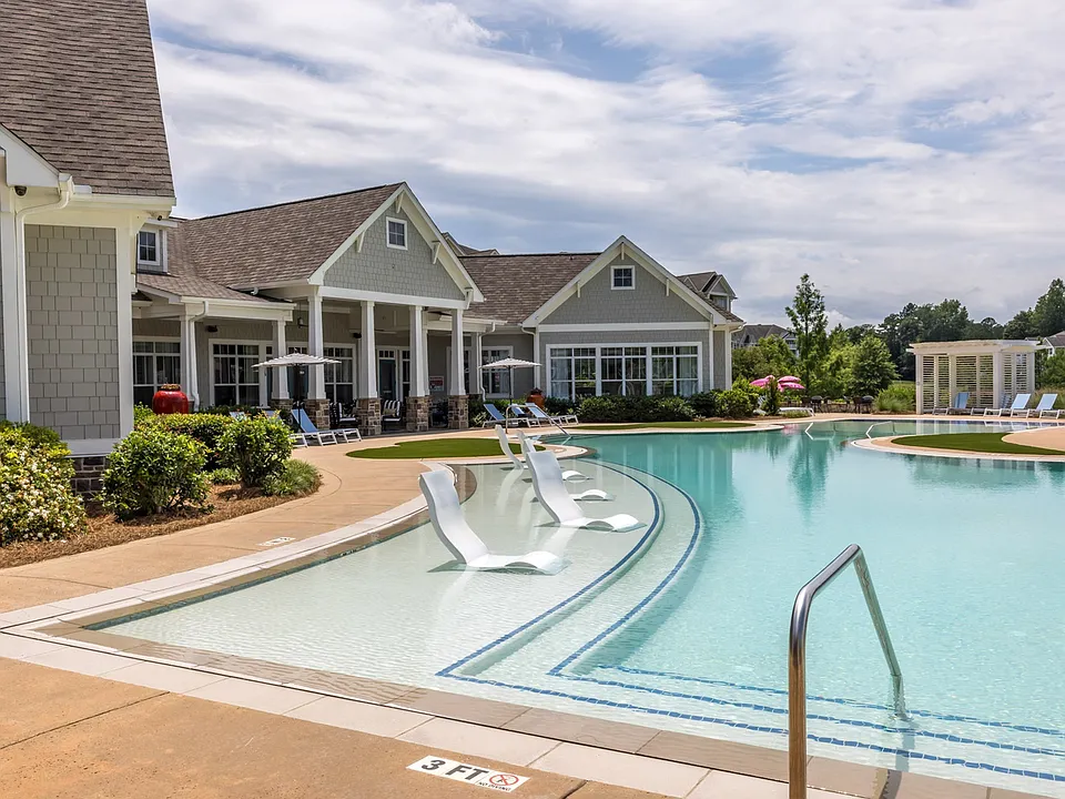 Lakeside Village Apartments