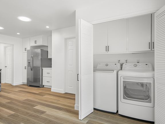 5th image of 107 N Calle Vis