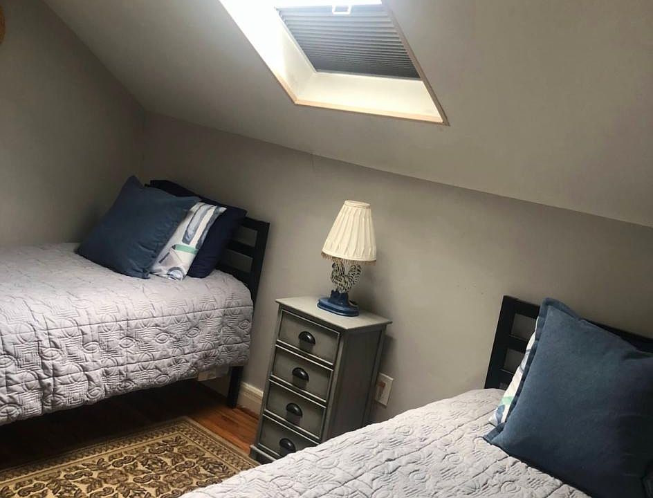 1st image of 216 Bay St Floor 2