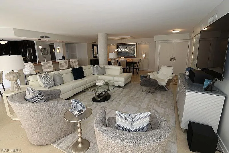 3 bed, 3.0 bath, 2550 sqft, $21,000 — Photo 4