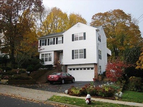 4th image of 195 Ivy St