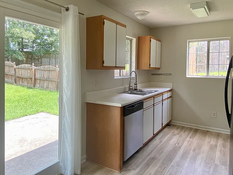 2461 Stratford Crossing Dr — Photo 9