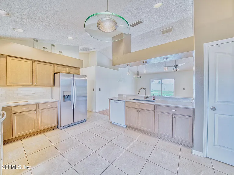 5628 Loma Vista Dr W — Photo 21