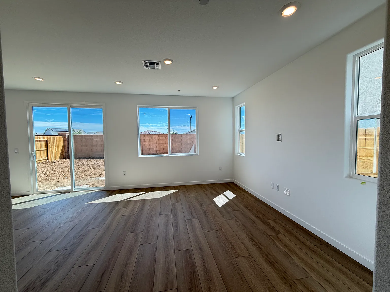 3 bed, 2.5 bath, 1447 sqft, $2,950 — Photo 2