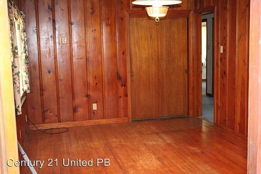 5th image of 1415 W 32nd Ave