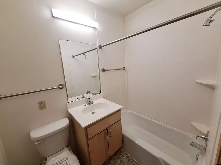 Rolling Hills Apartments — Photo 35