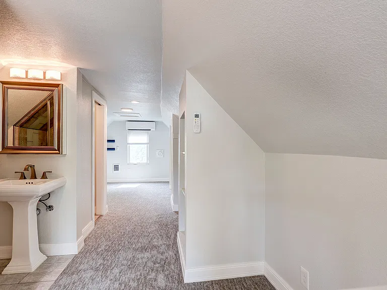 1420 S Clarkson St — Photo 22