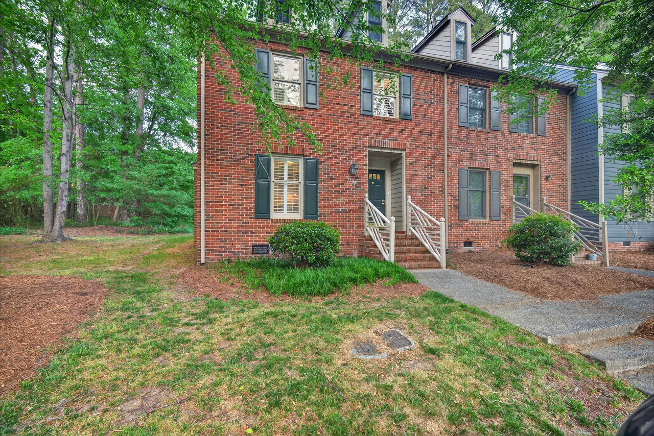 3 bed, 2.5 bath, 1706 sqft, $2,395 — Photo 1