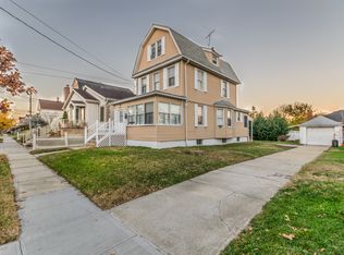 911 Clintonville St, Whitestone, NY 11357