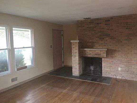 5th image of 1128 Shady Hill Dr
