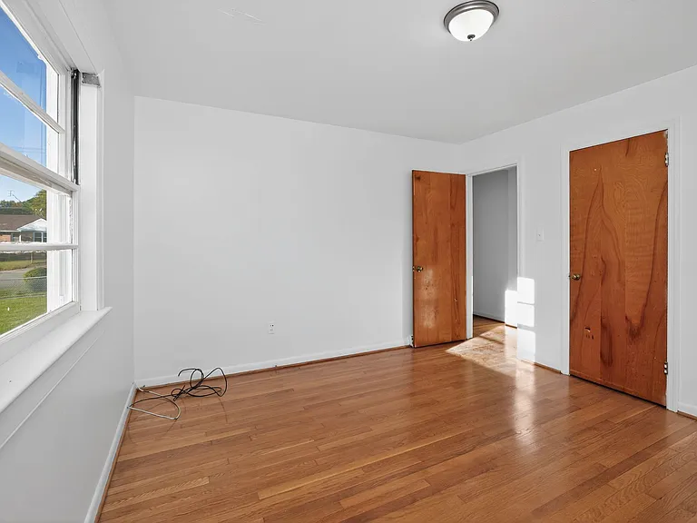 1009 Elliott Ave — Photo 16