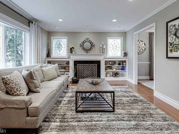 3rd image of 10 Franklin Ave