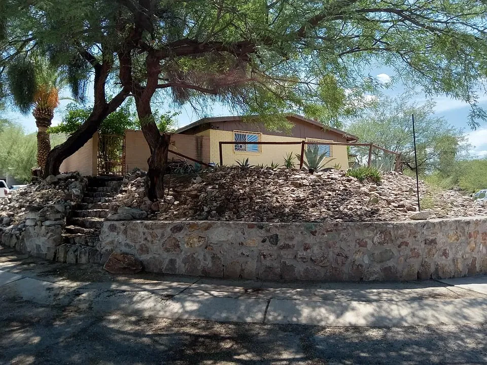 2787 W Calle Arandas