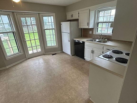 4th image of 1413 SE 7th Pl #1413