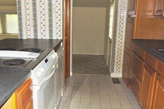 5th image of 127 Breezewood Dr