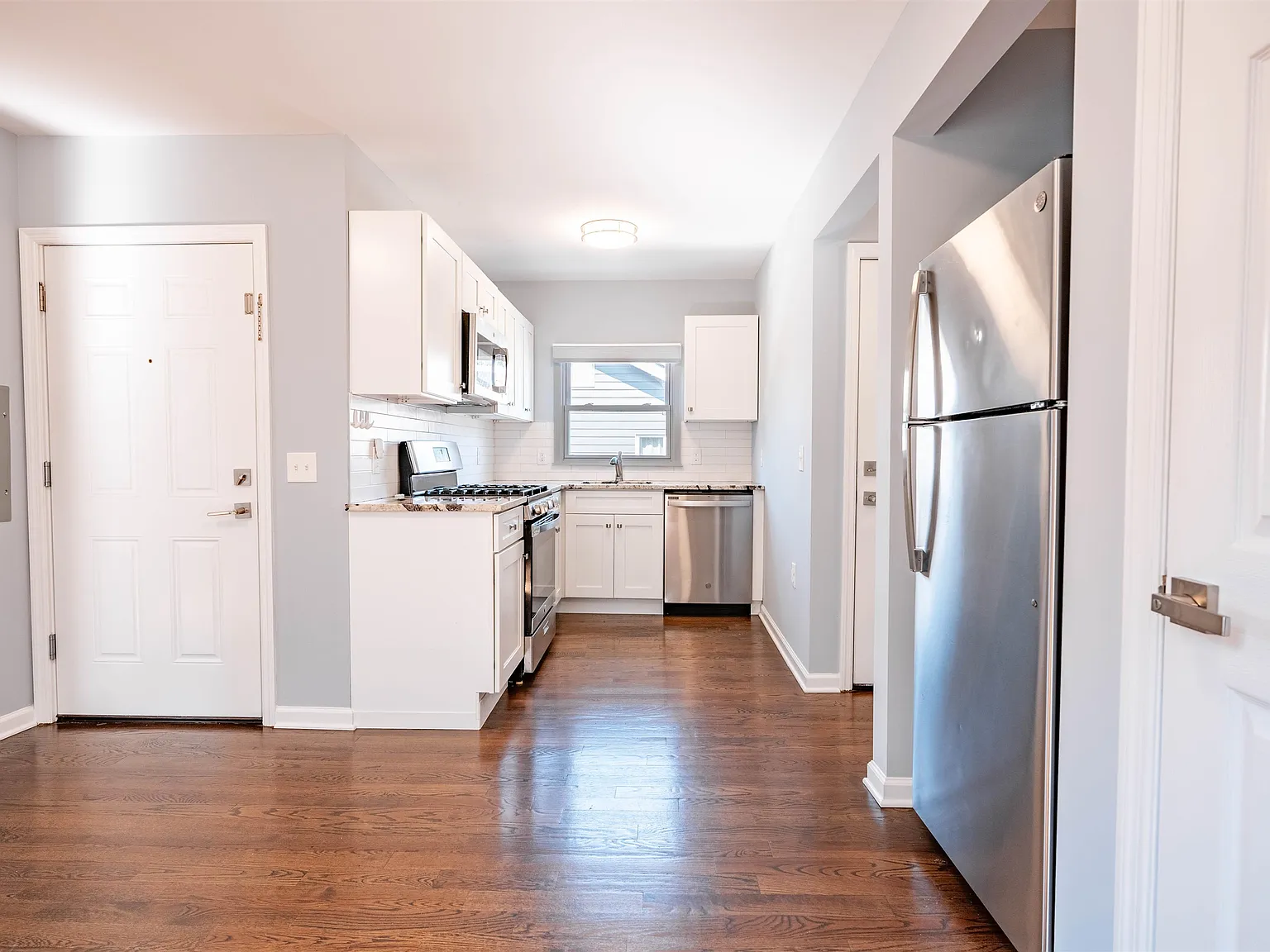 1 bed, 1.0 bath, $2,100 — Photo 3