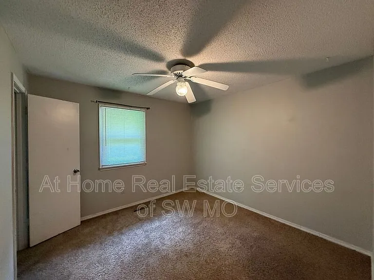 6124 S Farm Road 131 — Photo 8