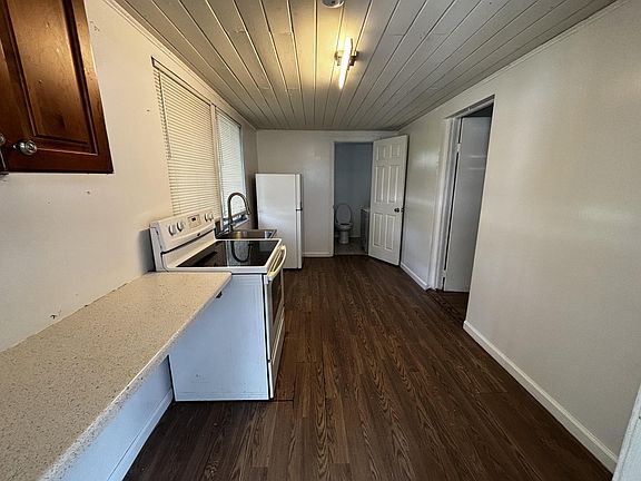 2nd image of 301 FLEMING Avenue