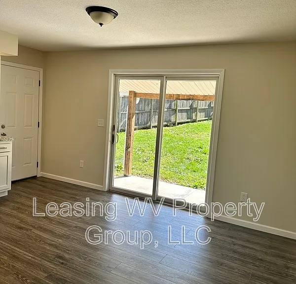 21 Bette Ln — Photo 3