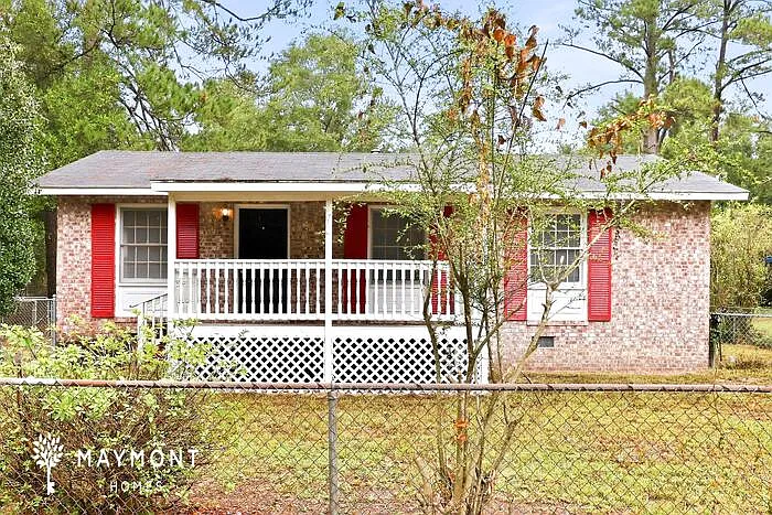 3 bed, 1.0 bath, 1014 sqft, $1,245 — Photo 3