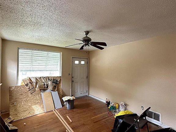 4th image of 5915 McArthur Ave