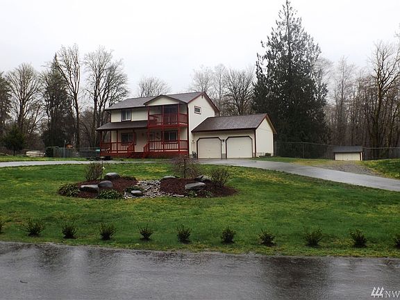 2nd image of 140 NE Maple Wood Ct