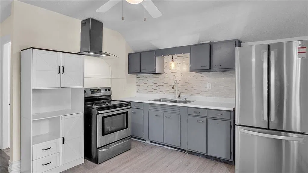 2 bed, 1.0 bath, 932 sqft, $1,900 — Photo 1