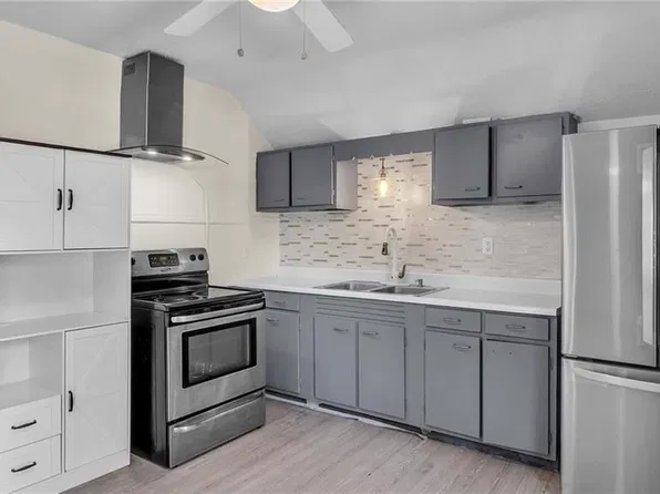 76 Grove Ave E, Cranston, RI 02910