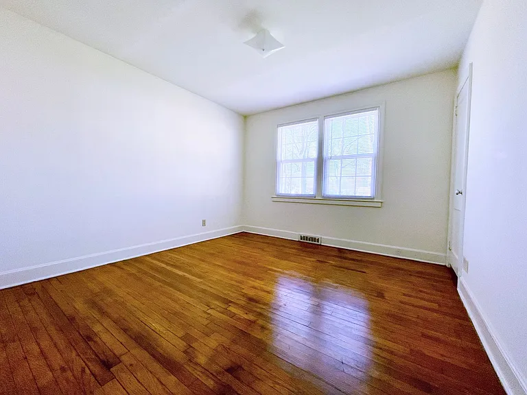 Latham Park Manor — Photo 13