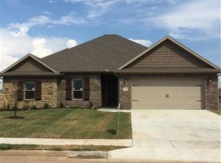 201 Cisterna Dr, Centerton, AR 72719