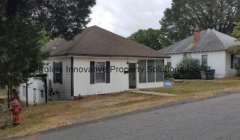 610 N Pear St — Photo 9