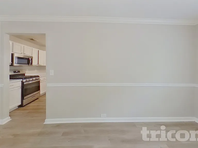 135 Belmont Ter — Photo 4