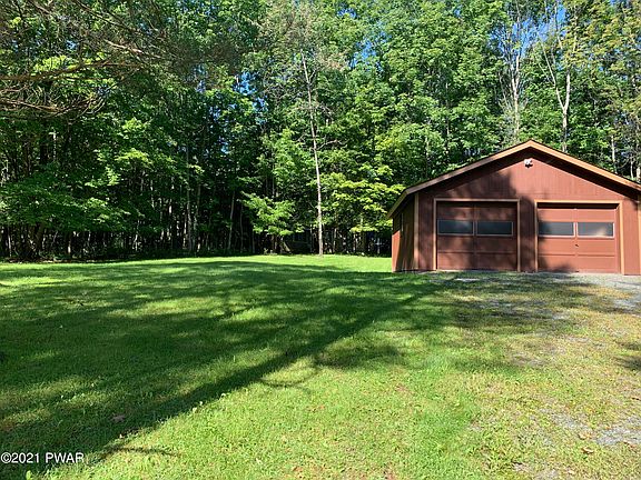 3rd image of 50 Woodcrest Ln