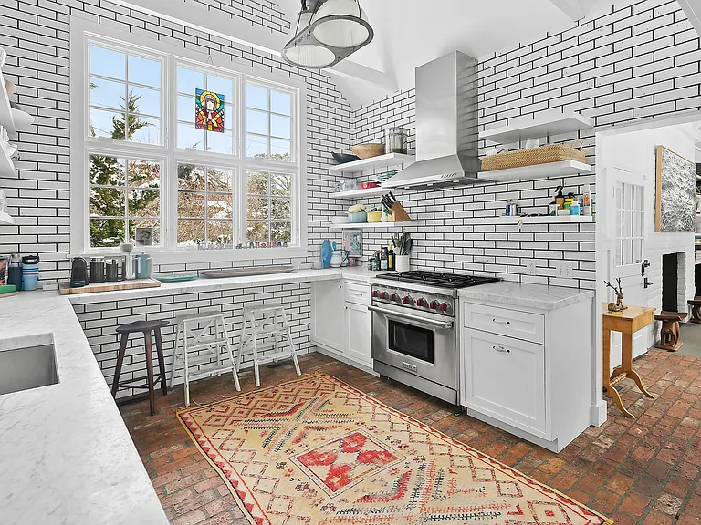 10 Hampton Ln — Photo 10