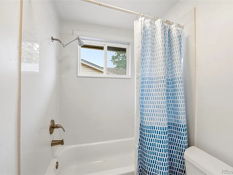 1275 W 4th Ave — Photo 26