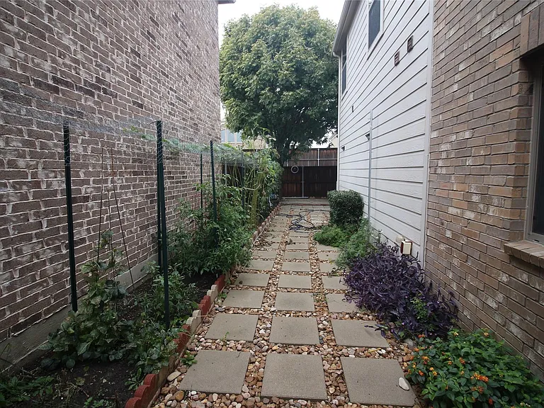 9829 Lightcatcher Dr — Photo 29