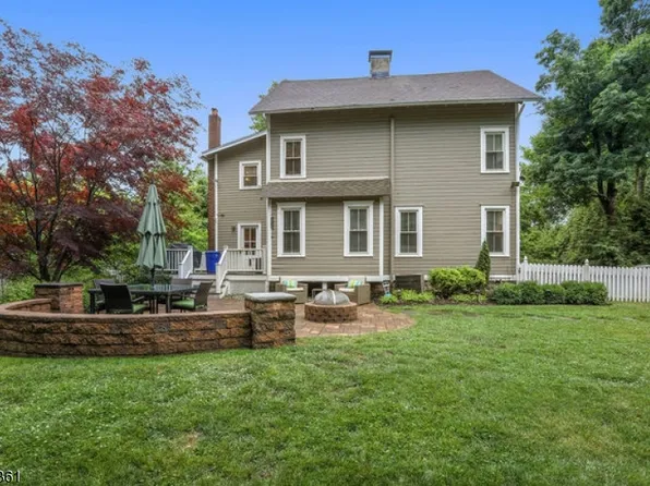 83 Falcon Rd, Livingston, NJ 07039