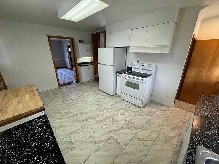 2770 Tremont Rd — Photo 32