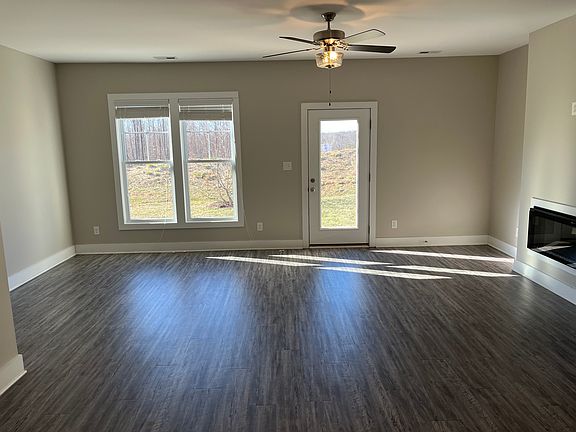 5th image of 99 Warwick Dr