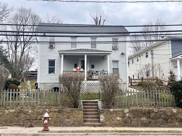 54 Cottage Row, Glen Cove, NY 11542