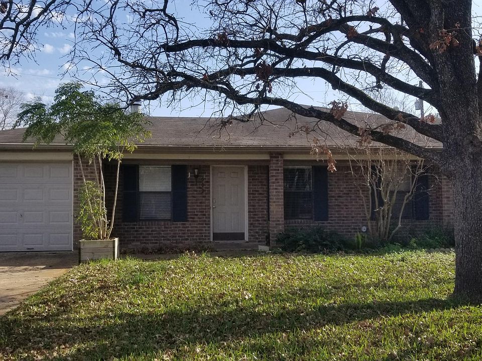 1st image of 602 Navarro Dr
