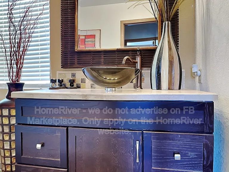 2470 Huntington Dr — Photo 16