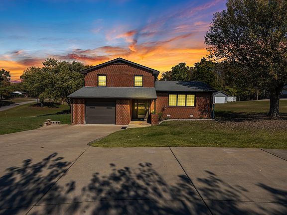 2nd image of 2425 Barwood Dr
